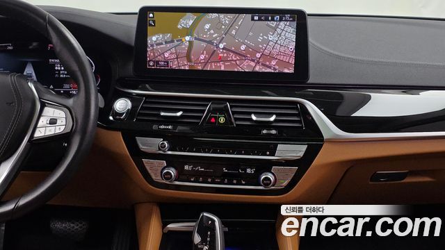 BMW 5-Series 2022 — photo 20