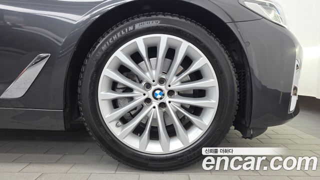BMW 5-Series 2022 — photo 7