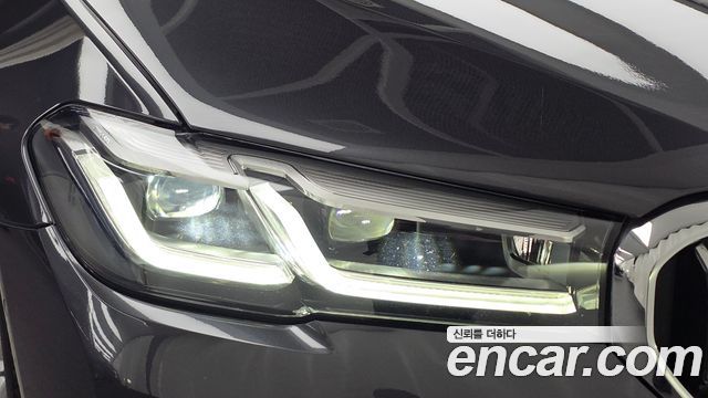 BMW 5-Series 2022 — photo 8