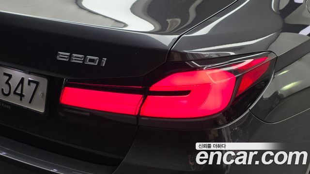 BMW 5-Series 2022 — photo 9