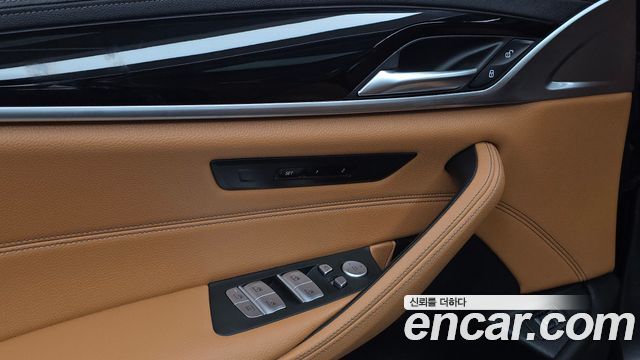 BMW 5-Series 2022 — photo 16