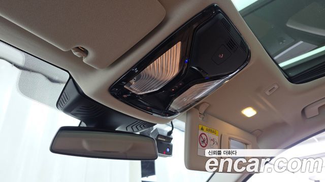 BMW 5-Series 2022 — photo 28