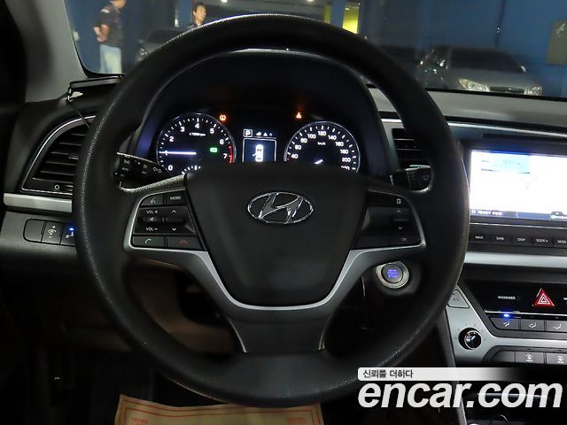 Hyundai AVANTE 2018 — photo 10