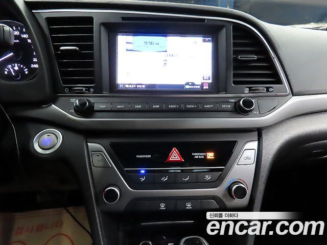 Hyundai AVANTE 2018 — photo 12