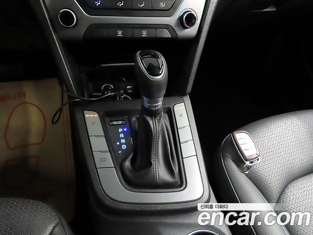 Hyundai AVANTE 2018 — photo 13