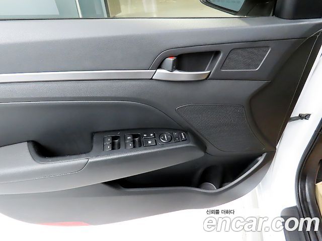 Hyundai AVANTE 2018 — photo 14