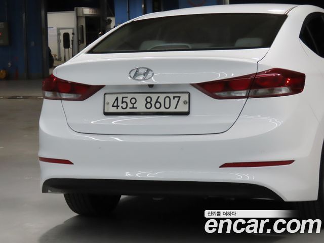 Hyundai AVANTE 2018 — photo 17