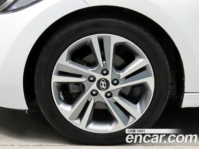 Hyundai AVANTE 2018 — photo 20
