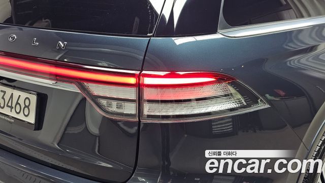 Lincoln Aviator 2022 — photo 9