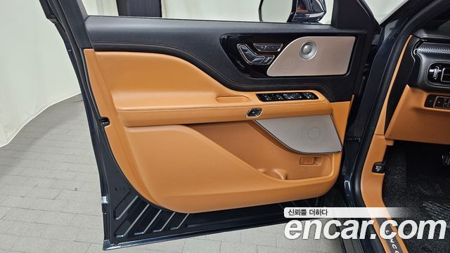 Lincoln Aviator 2022 — photo 14