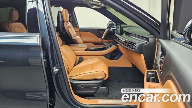 Lincoln Aviator 2022 — photo 16