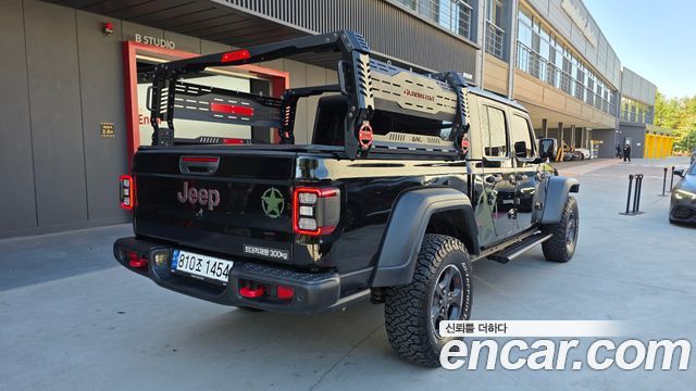 Jeep Gladiator 2023 — photo 2