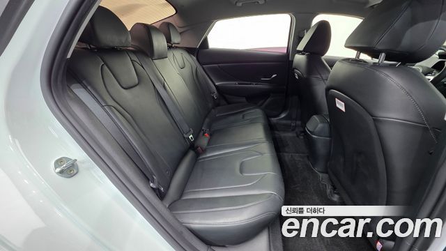 Hyundai AVANTE 2021 — photo 19