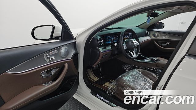 Mercedes-Benz E-Class 2019 — photo 13