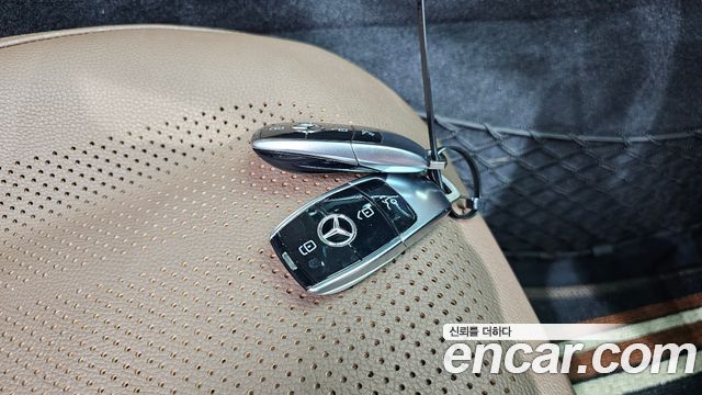 Mercedes-Benz E-Class 2019 — photo 21