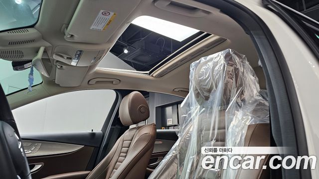 Mercedes-Benz E-Class 2019 — photo 22