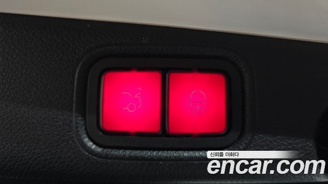 Mercedes-Benz E-Class 2019 — photo 23