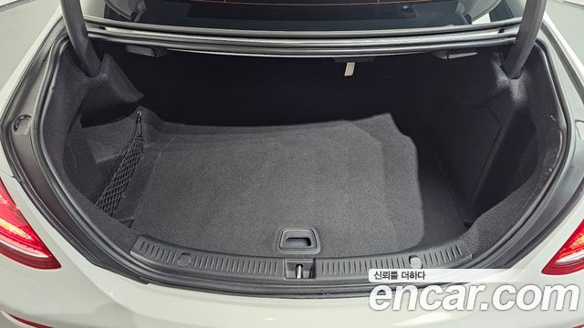 Mercedes-Benz E-Class 2019 — photo 24