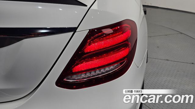 Mercedes-Benz E-Class 2019 — photo 9