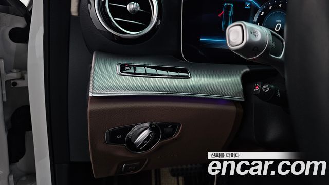 Mercedes-Benz E-Class 2019 — photo 27