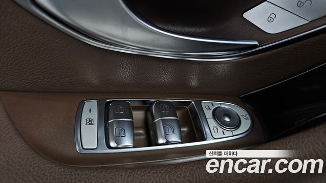Mercedes-Benz E-Class 2019 — photo 29