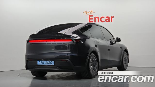 Tesla Model Y 2026 — photo 2