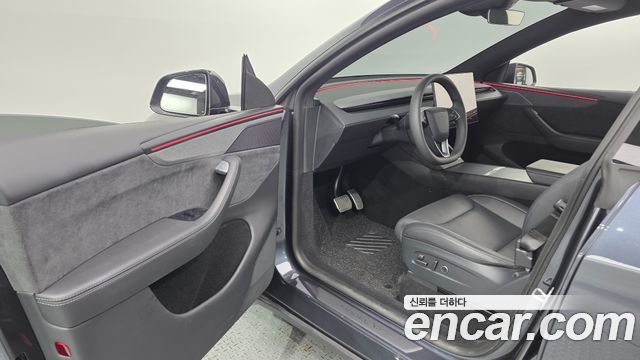Tesla Model Y 2026 — photo 13