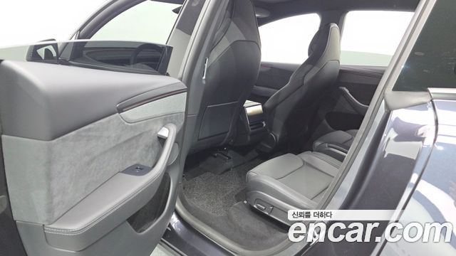 Tesla Model Y 2026 — photo 18