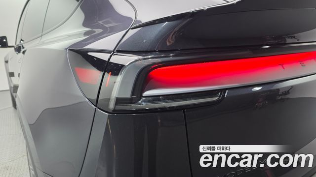 Tesla Model Y 2026 — photo 9