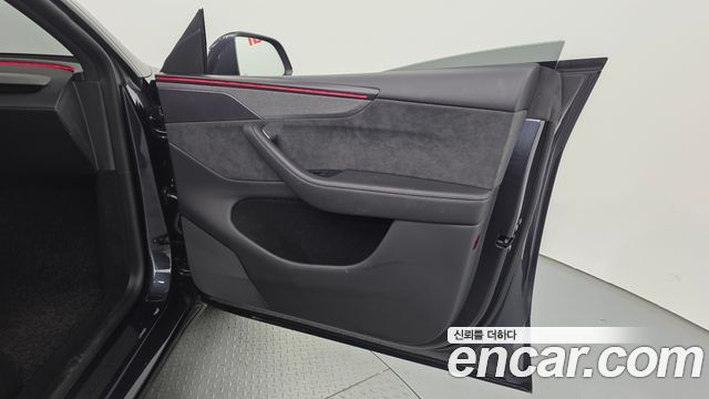Tesla Model Y 2026 — photo 14
