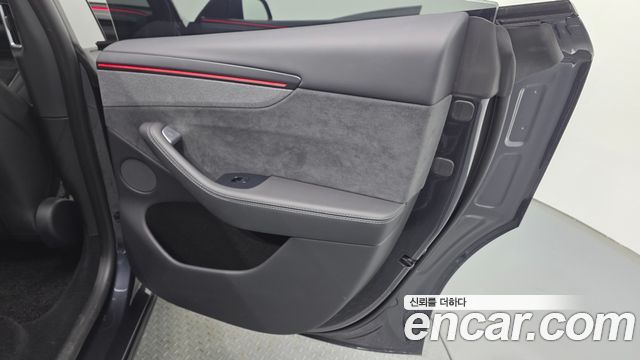 Tesla Model Y 2026 — photo 15