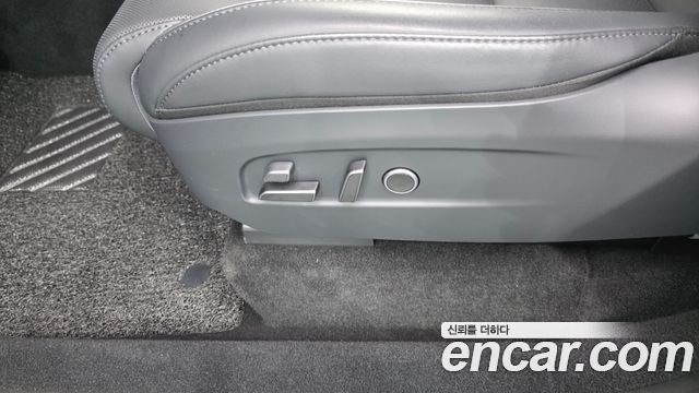 Tesla Model Y 2026 — photo 32