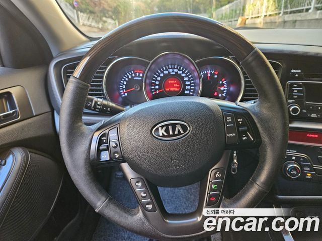 Kia K5 2012 — photo 10