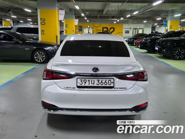 Lexus ES 2021 — photo 4