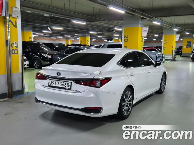 Lexus ES 2021 — photo 5