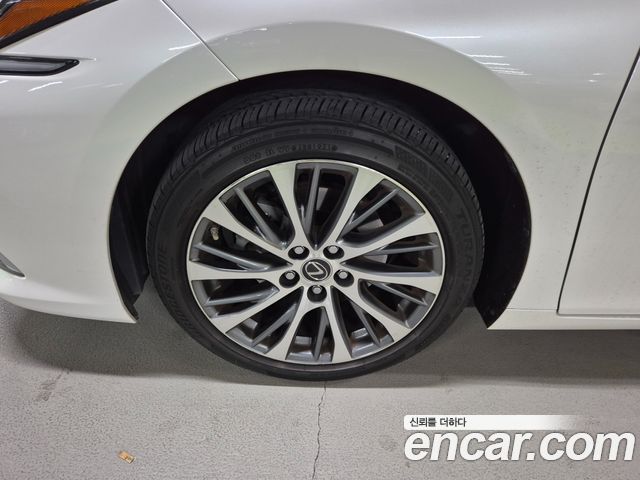 Lexus ES 2021 — photo 6