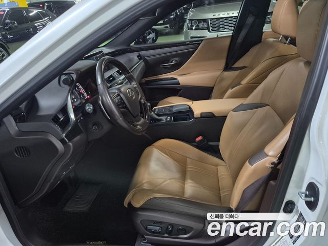 Lexus ES 2021 — photo 7