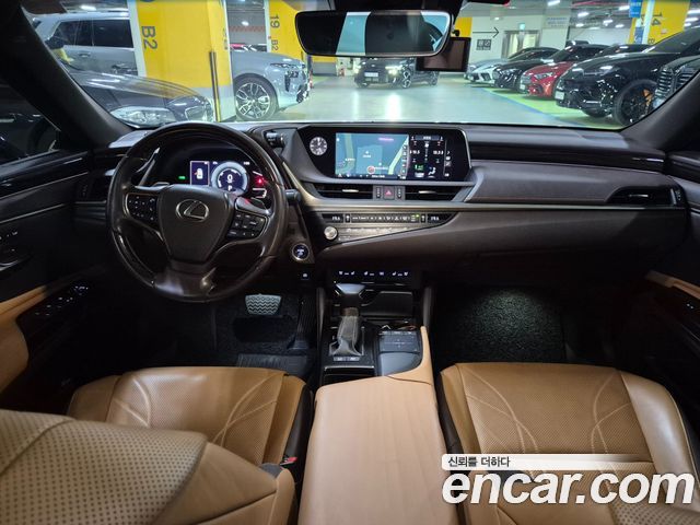 Lexus ES 2021 — photo 8