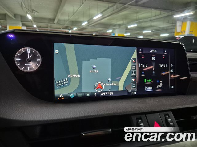 Lexus ES 2021 — photo 15