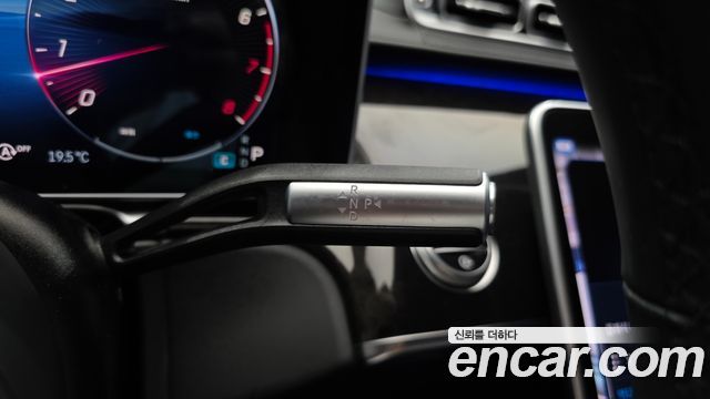 Mercedes-Benz S-Class 2023 — photo 12