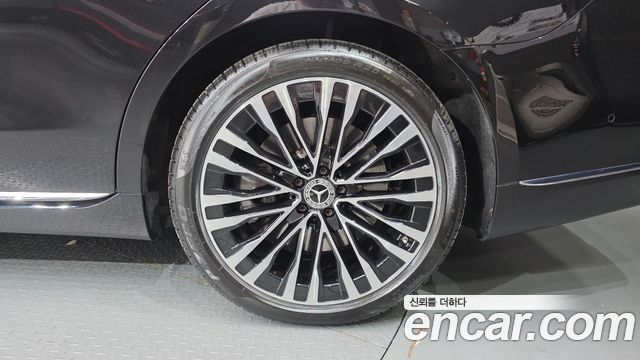 Mercedes-Benz S-Class 2023 — photo 7