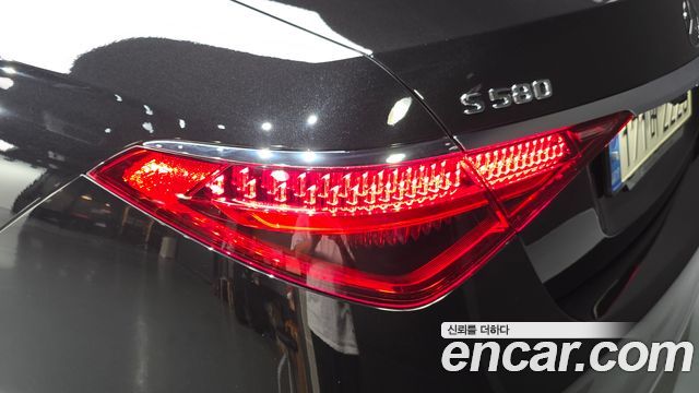 Mercedes-Benz S-Class 2023 — photo 9