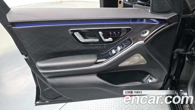 Mercedes-Benz S-Class 2023 — photo 14