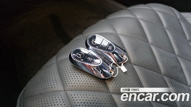Mercedes-Benz S-Class 2023 — photo 39