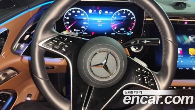 Mercedes-Benz E-Class 2024 — photo 8