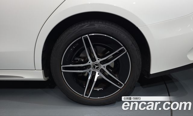 Mercedes-Benz E-Class 2026 — photo 7