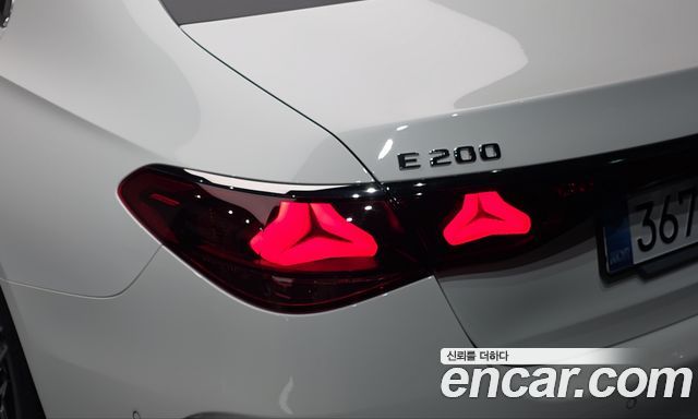 Mercedes-Benz E-Class 2026 — photo 9