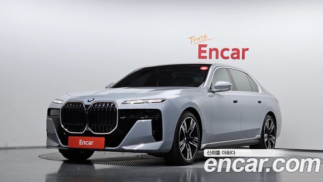 BMW 7-Series 2023 — photo 1