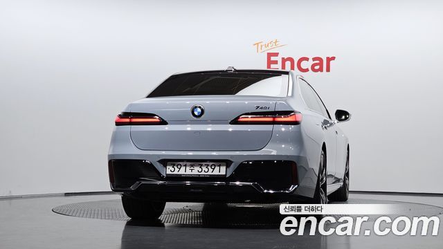 BMW 7-Series 2023 — photo 4