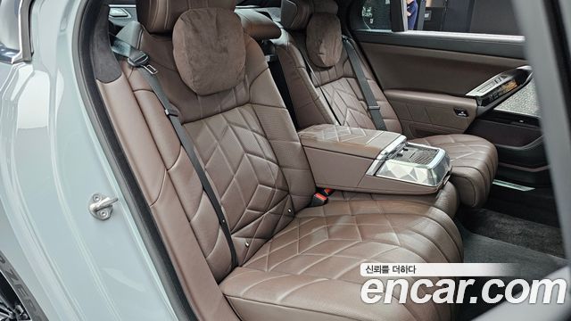 BMW 7-Series 2023 — photo 17